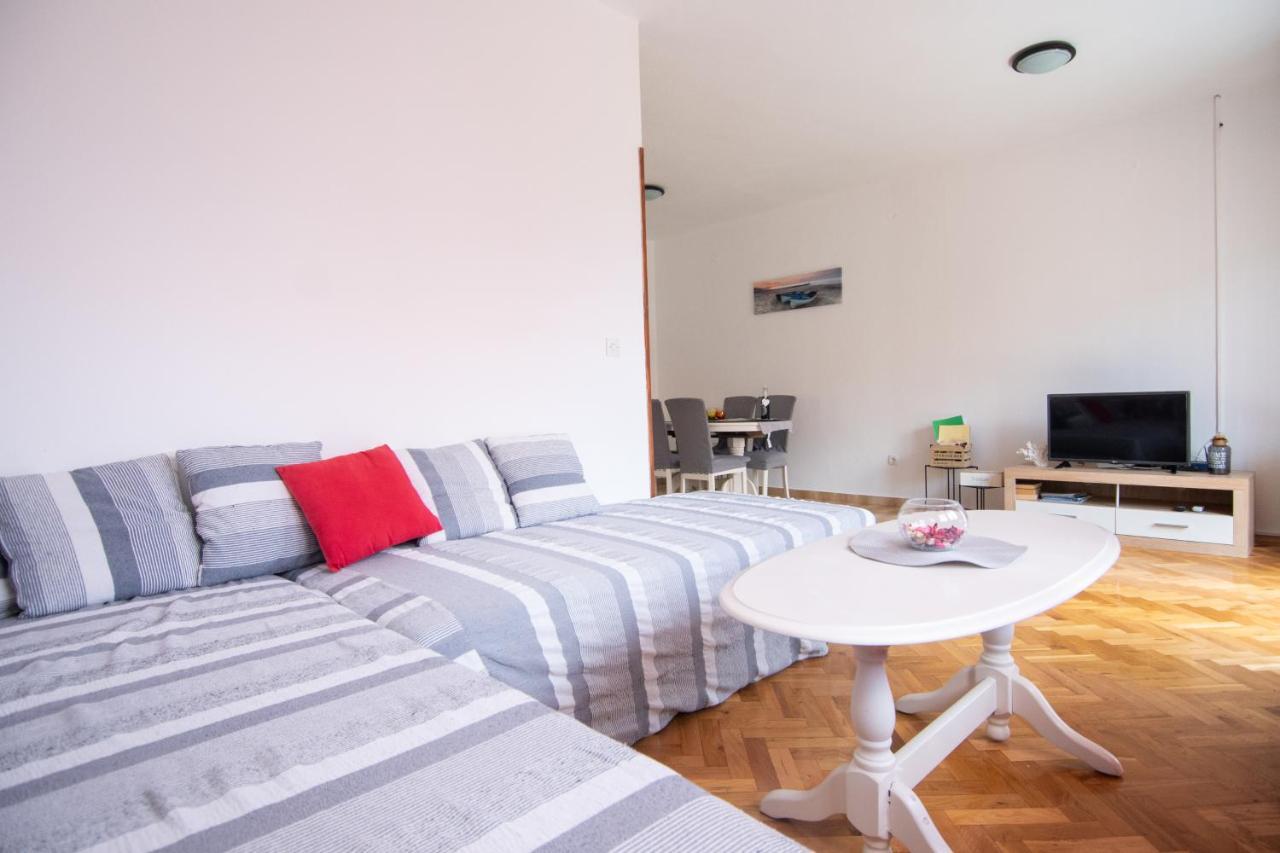 Apartmani Ivana คาชเตลา ภายนอก รูปภาพ