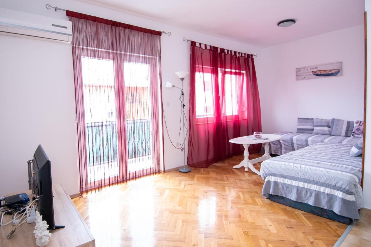 Apartmani Ivana คาชเตลา ภายนอก รูปภาพ