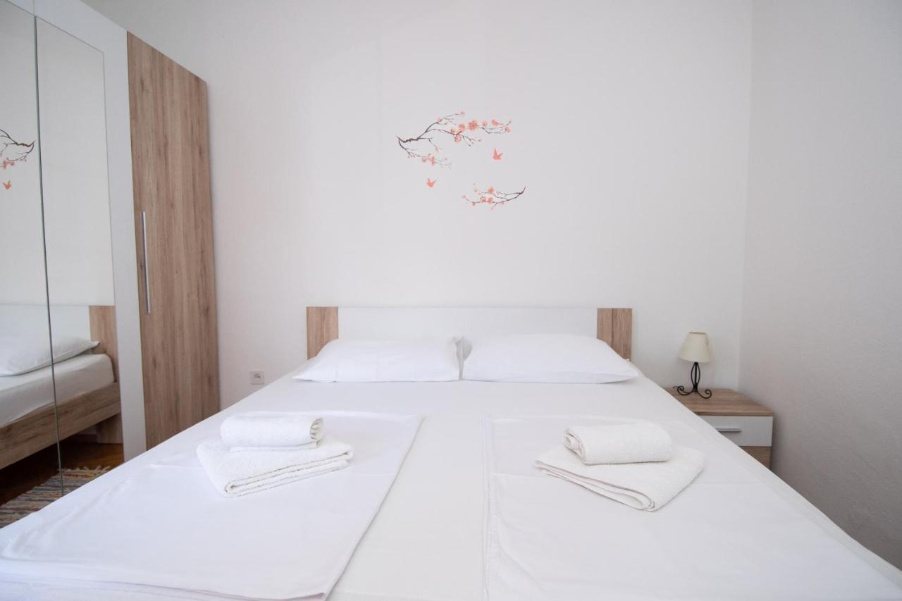Apartmani Ivana คาชเตลา ภายนอก รูปภาพ