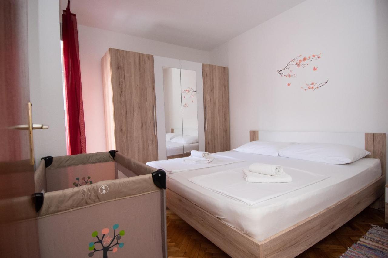 Apartmani Ivana คาชเตลา ภายนอก รูปภาพ