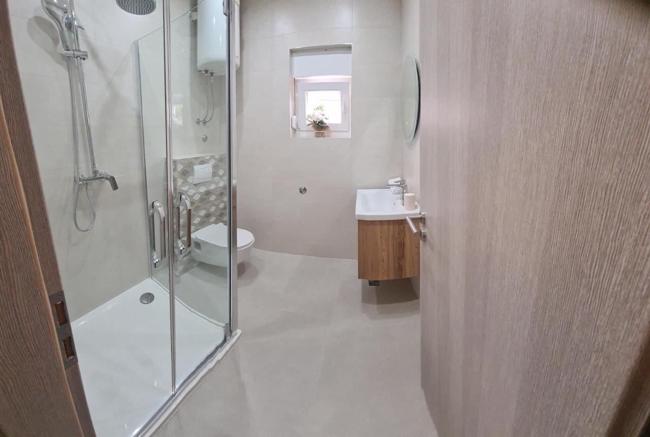 Apartmani Ivana คาชเตลา ภายนอก รูปภาพ